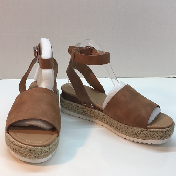 NWOT SODA Tan pLeather Platform Sandals Size 10 - Picture 2 of 9